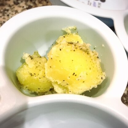久々に粉ふき芋が食べたくなり作りました！
バターと青海苔の香りでとても美味しかったです！